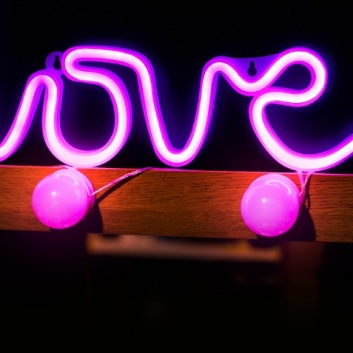 Neona  LED  gaisma  LOVE  rozā  Bat + USB  FLNEO5