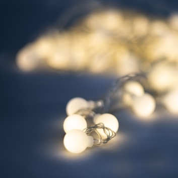 Virtene  LED  FROSTED  BALLS  FB101  10m  100   bumbiņas   silti  baltas  230V