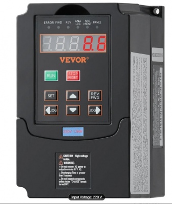 VEVOR  frekvences  pārveidotājs  VFD 2 ZS , 1,5 kW , 7,5 ampēri , 220 V , 1 vai 3 fāžu  ieeja  uz  3 fāžu  izeju, 0–400 Hz