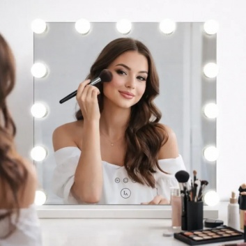 Lux Vanity  LV-2676: 13  regulējamas  LED spuldzes , kvadrātveida  Holivudas  spogulis - 80 x 80 cm